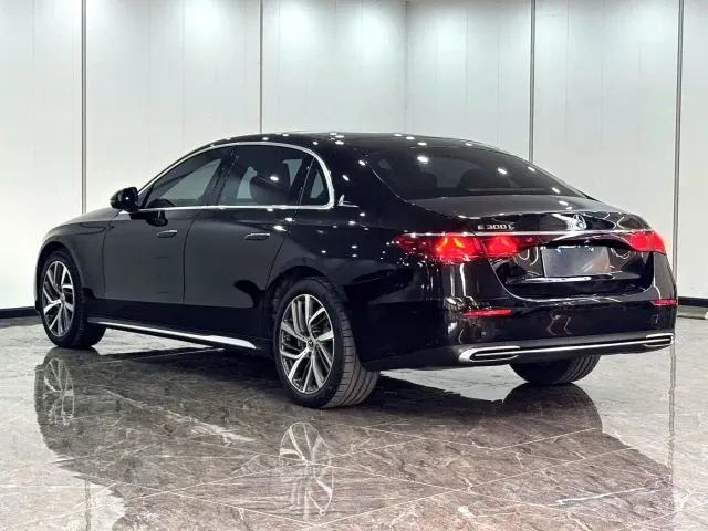 Mercedes-Benz E-Class — Фото автомобиля 10