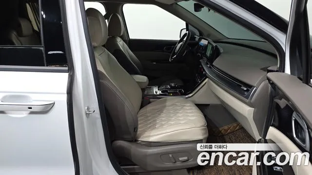 Kia Carnival Generation 4 — Фото автомобиля 17