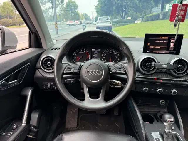 Audi Q2L — Фото автомобиля 14