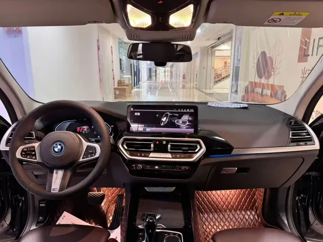 BMW iX3 — Фото автомобиля 6