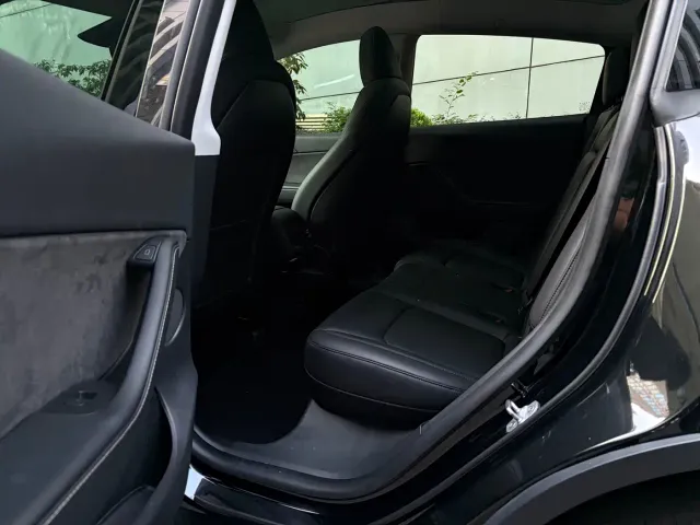 Tesla Model Y — Фото автомобиля 10