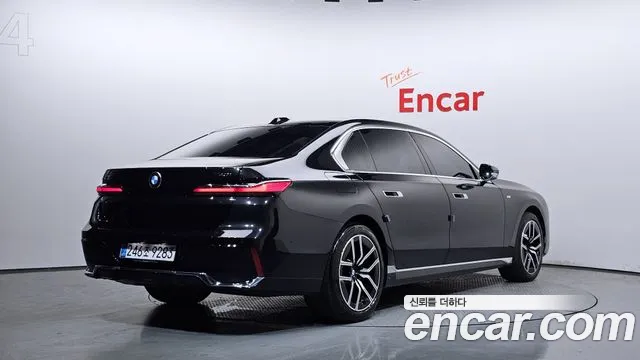 BMW 7-Series — Фото автомобиля 2