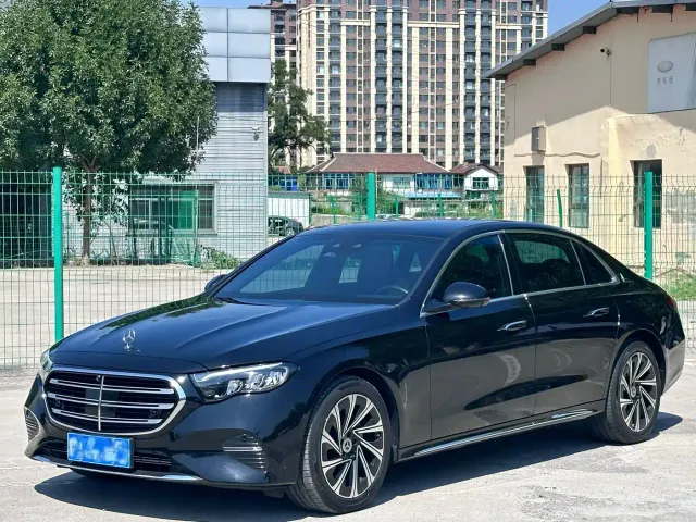 Фотография автомобиля — Mercedes-Benz E-Class