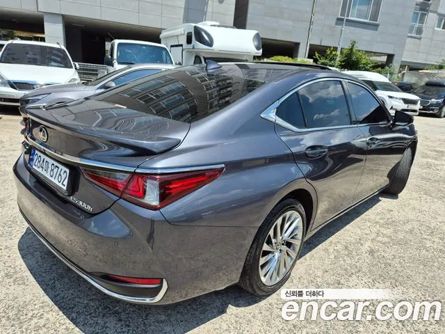 Lexus ES — Фото автомобиля 6