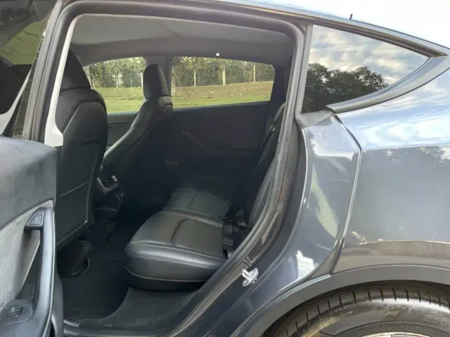 Tesla Model Y — Фото автомобиля 15