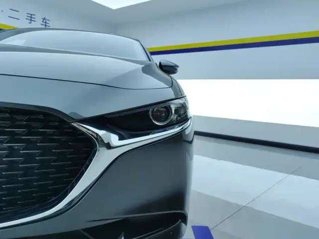 Mazda Axela — Фото автомобиля 5