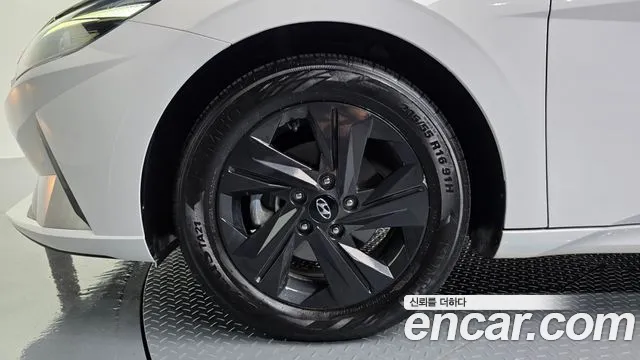 Hyundai Avante CN7 — Фото автомобиля 5