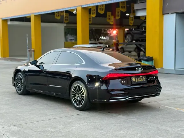 Audi A7L — Фото автомобиля 15