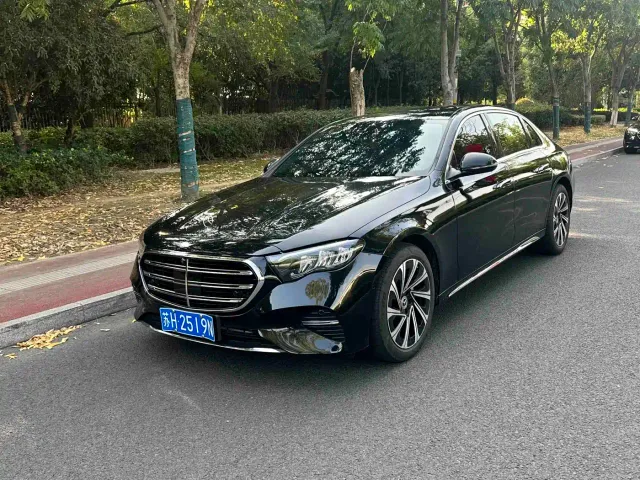 Фотография автомобиля — Mercedes-Benz E-Class