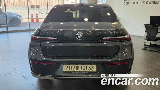 BMW 7 Series G70 — Фото автомобиля 4