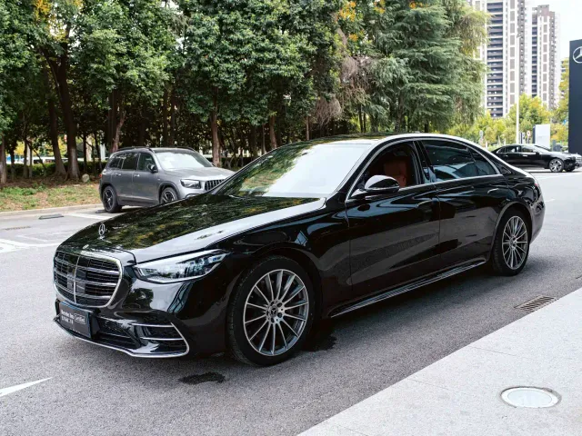 Фотография автомобиля — Mercedes-Benz S-Class