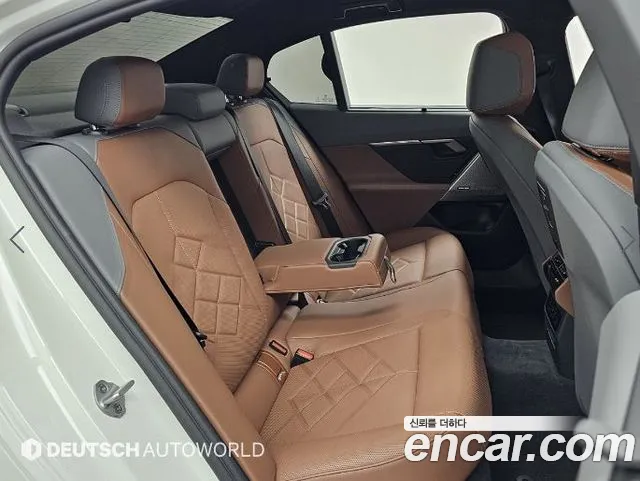BMW 5 Series — Фото автомобиля 12