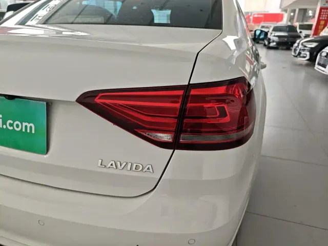 Volkswagen Lavida — Фото автомобиля 7