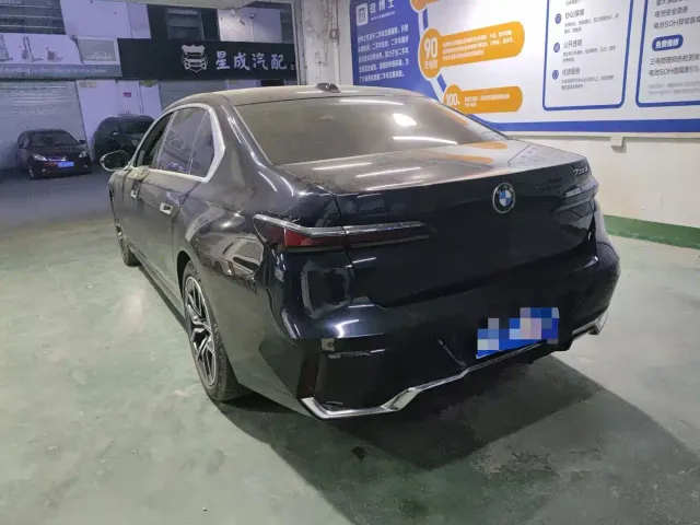 BMW 7 Series — Фото автомобиля 5