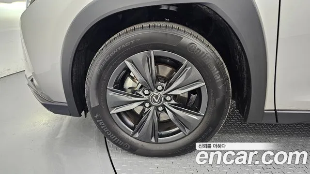 Lexus UX — Фото автомобиля 5