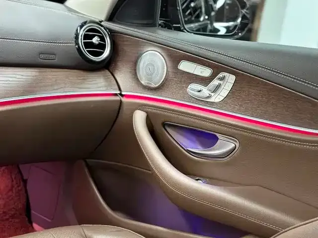 Mercedes-Benz E-Class — Фото автомобиля 7