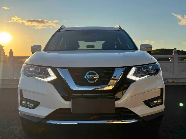 Nissan X-Trail — Фото автомобиля 2