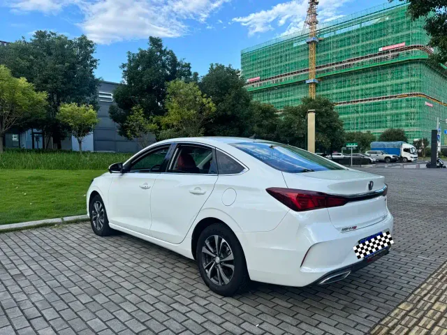 Changan Eado — Фото автомобиля 9