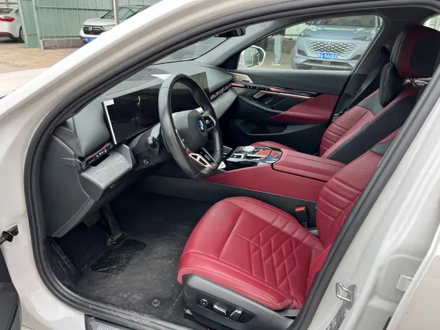 BMW 5 Series — Фото автомобиля 7