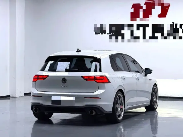 Volkswagen Golf — Фото автомобиля 9