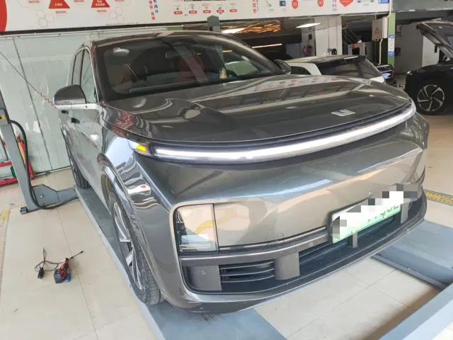 Li Auto L8 — Фото автомобиля 11