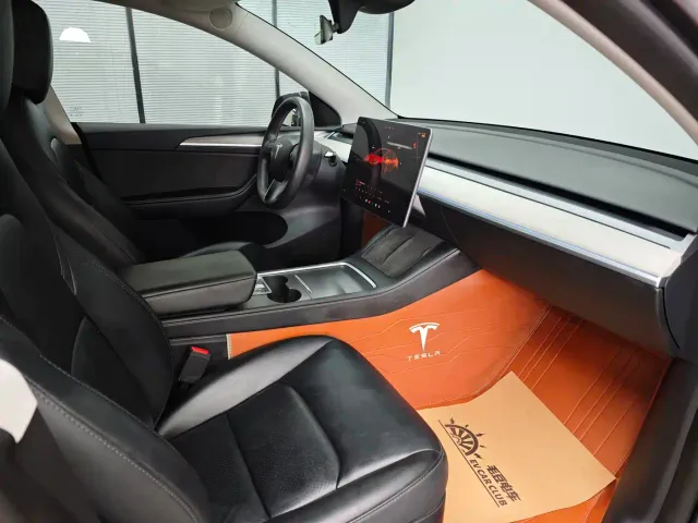 Tesla Model Y — Фото автомобиля 11
