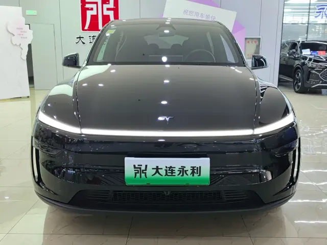 Tesla Model Y L — Фото автомобиля 2