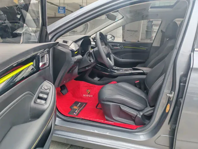 Roewe Roewe i5 2021 1.5L CVT Diamond Edition — Фото автомобиля 9