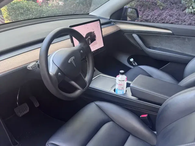 Tesla Model Y — Фото автомобиля 6