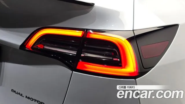 Tesla Model Y — Фото автомобиля 8