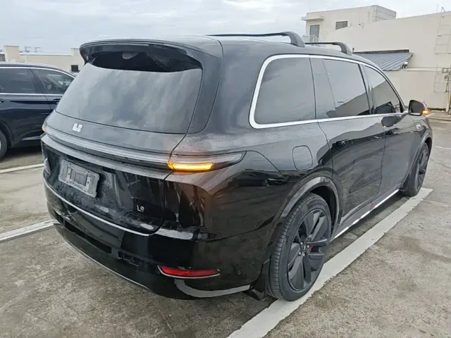 Li Auto L9 — Фото автомобиля 6