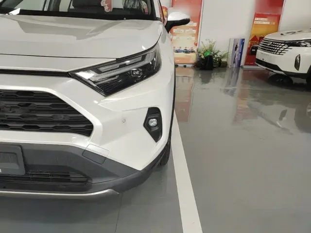 Toyota RAV4 — Фото автомобиля 23