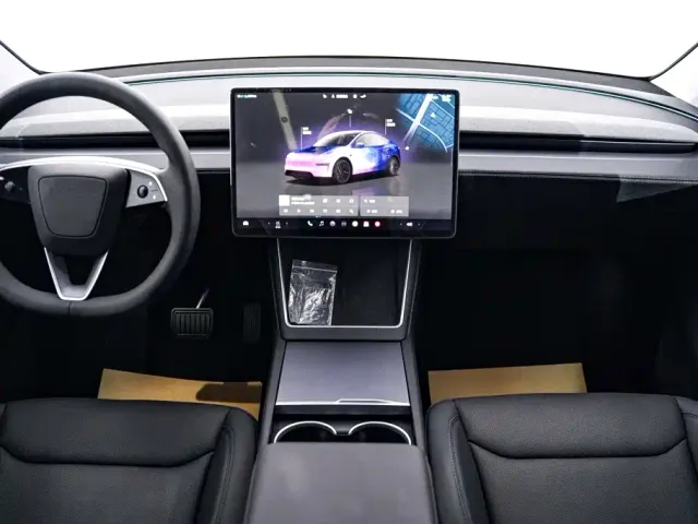 Tesla Model Y — Фото автомобиля 14