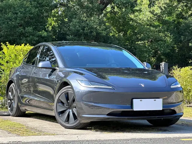 Tesla Model 3 — Фото автомобиля 3