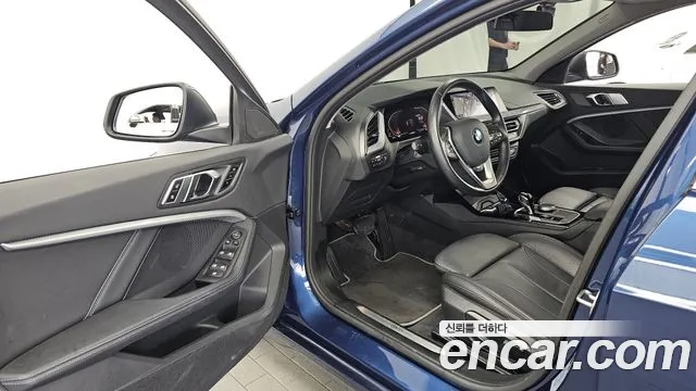 BMW 1 Series F40 — Фото автомобиля 10