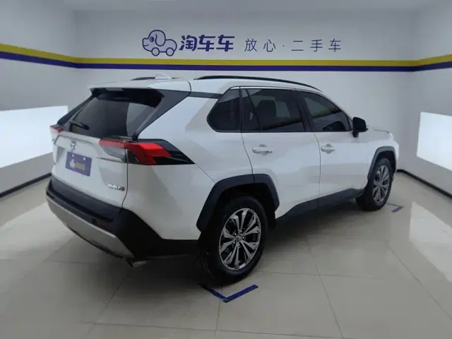 Toyota RAV4 — Фото автомобиля 3