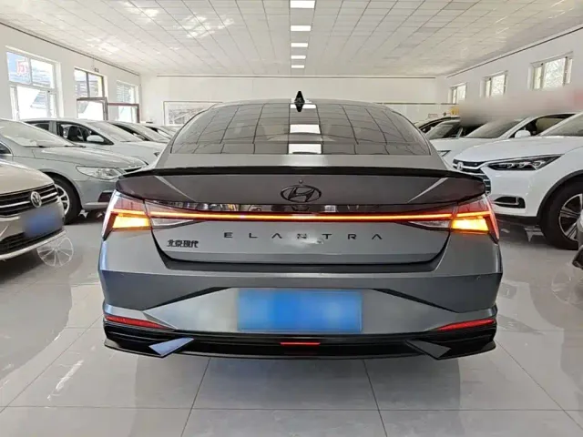 Hyundai Elantra — Фото автомобиля 5