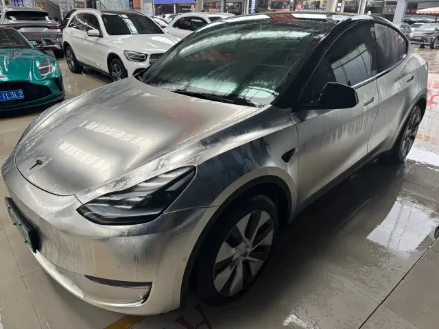 Tesla Model Y — Фото автомобиля 3