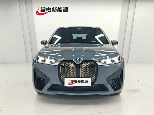 BMW iX M60 — Фото автомобиля 4