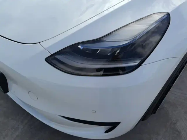 Tesla Model Y — Фото автомобиля 23