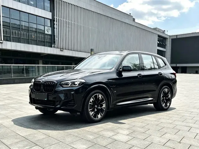 Фотография автомобиля — BMW iX3