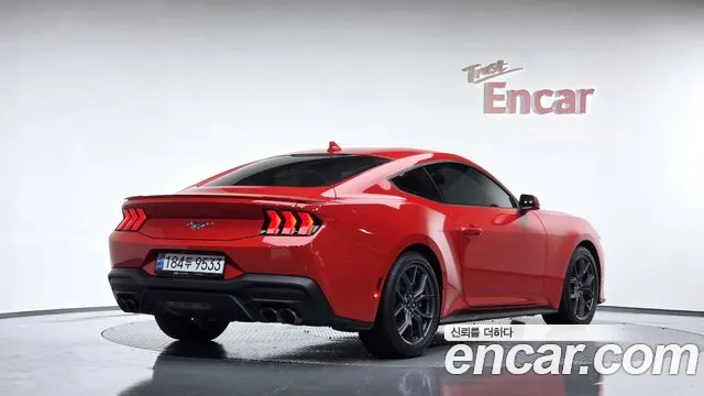 Ford Mustang — Фото автомобиля 2