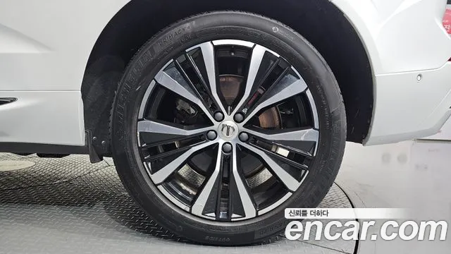Volvo XC60 Generation 2 — Фото автомобиля 21
