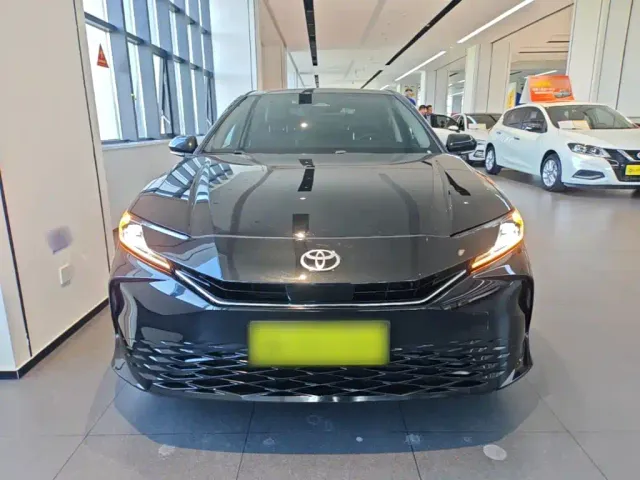 Toyota Camry — Фото автомобиля 2