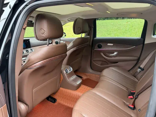 Mercedes-Benz E-Class — Фото автомобиля 11