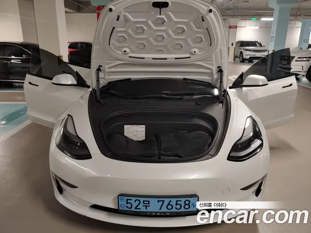Tesla Model 3 — Фото автомобиля 5
