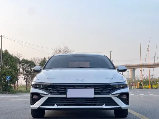 Hyundai Elantra — Фото автомобиля 2