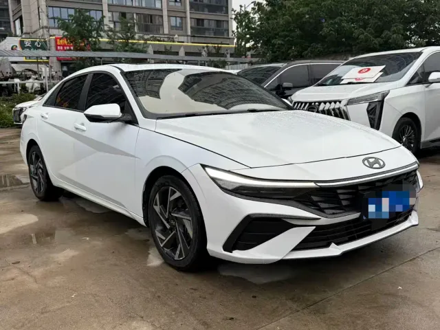 Hyundai Elantra — Фото автомобиля 3