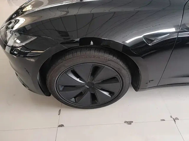 Tesla Model 3 — Фото автомобиля 22