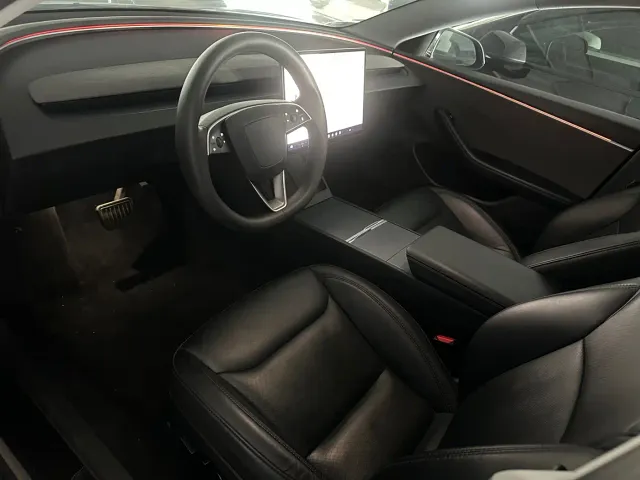 Tesla Model 3 — Фото автомобиля 6